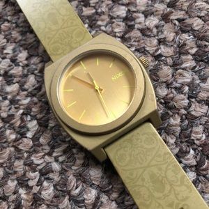 Gold Damask Nixon Time Teller